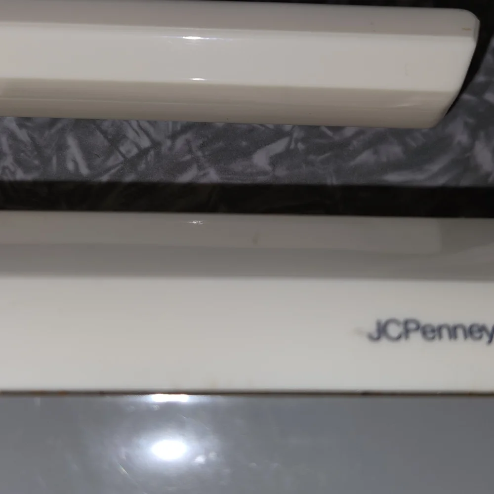 Electric Carving Knife with Red and White Design